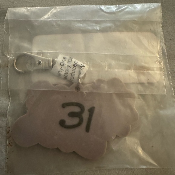 Thirty-one rubber key chain - Picture 2 of 2